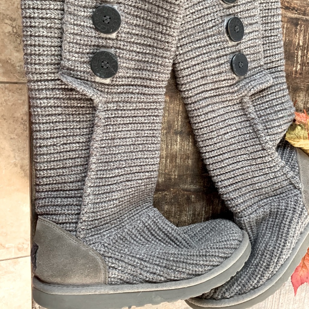 Women’s Ugg Cardy Boots size 8